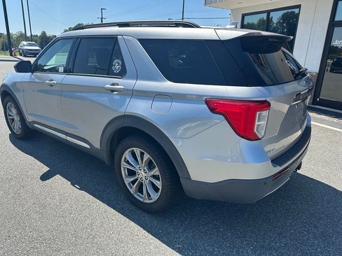 Used 2020 Ford Explorer XLT w/ Equipment Group 202A AWD/4WD image 6