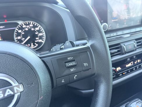 Used 2025 Nissan Pathfinder S image 60