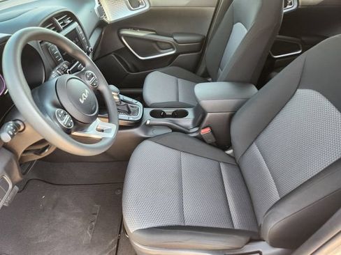 Certified 2025 Kia Soul LX w/ LX Technology Package FWD image 13