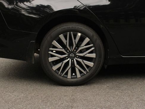 Used 2025 Nissan Altima 2.5 SV FWD image 5