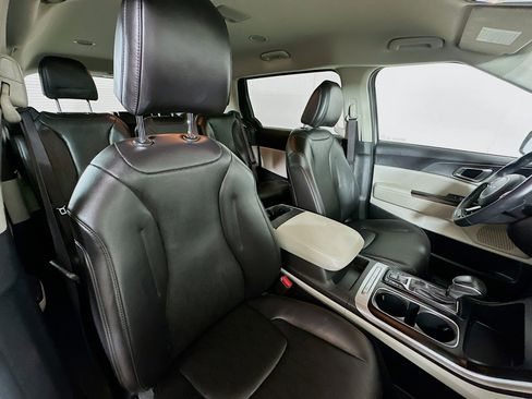 Certified 2024 Kia Carnival LX image 28