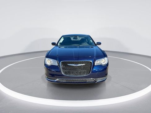 Used 2017 Chrysler 300 Limited image 3