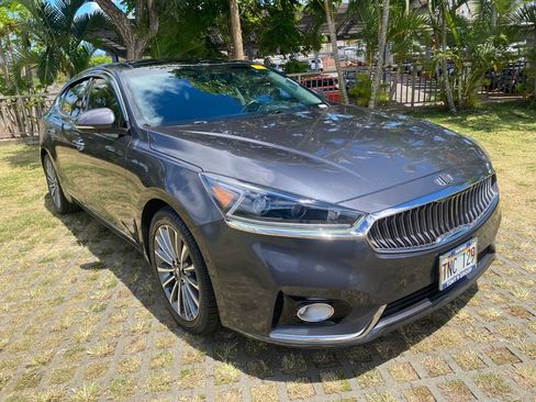Used 2017 Kia Cadenza Premium w/ Luxury Package FWD image 1