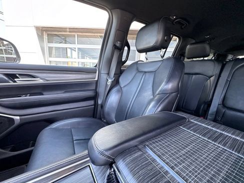 Used 2024 Jeep Wagoneer L Series II w/ Flexible Seating Group AWD/4WD image 18