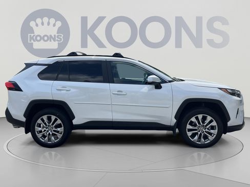 Used 2025 Toyota RAV4 XLE Premium w/ Weather Package AWD/4WD image 8