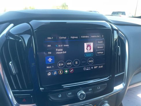 Used 2023 Chevrolet Traverse LT AWD/4WD image 11