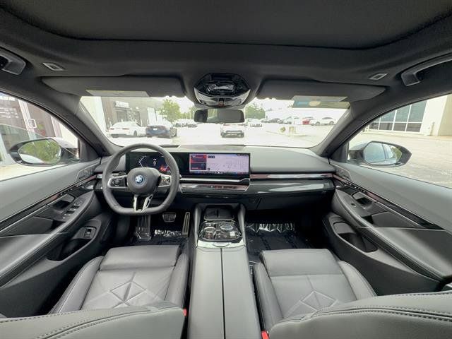 Used 2025 BMW 550e xDrive w/ Premium Package AWD/4WD image 12