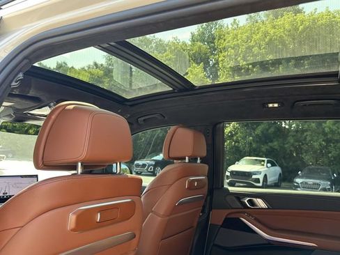 Used 2025 BMW X7 M60i AWD/4WD image 25