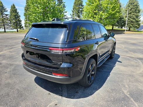 Used 2023 Jeep Grand Cherokee Limited w/ Luxury Tech Group II AWD/4WD image 6