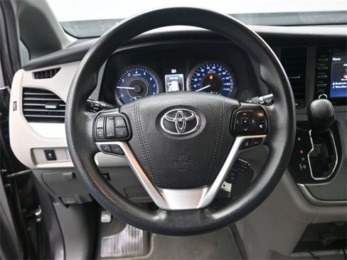 Used 2020 Toyota Sienna LE image 7