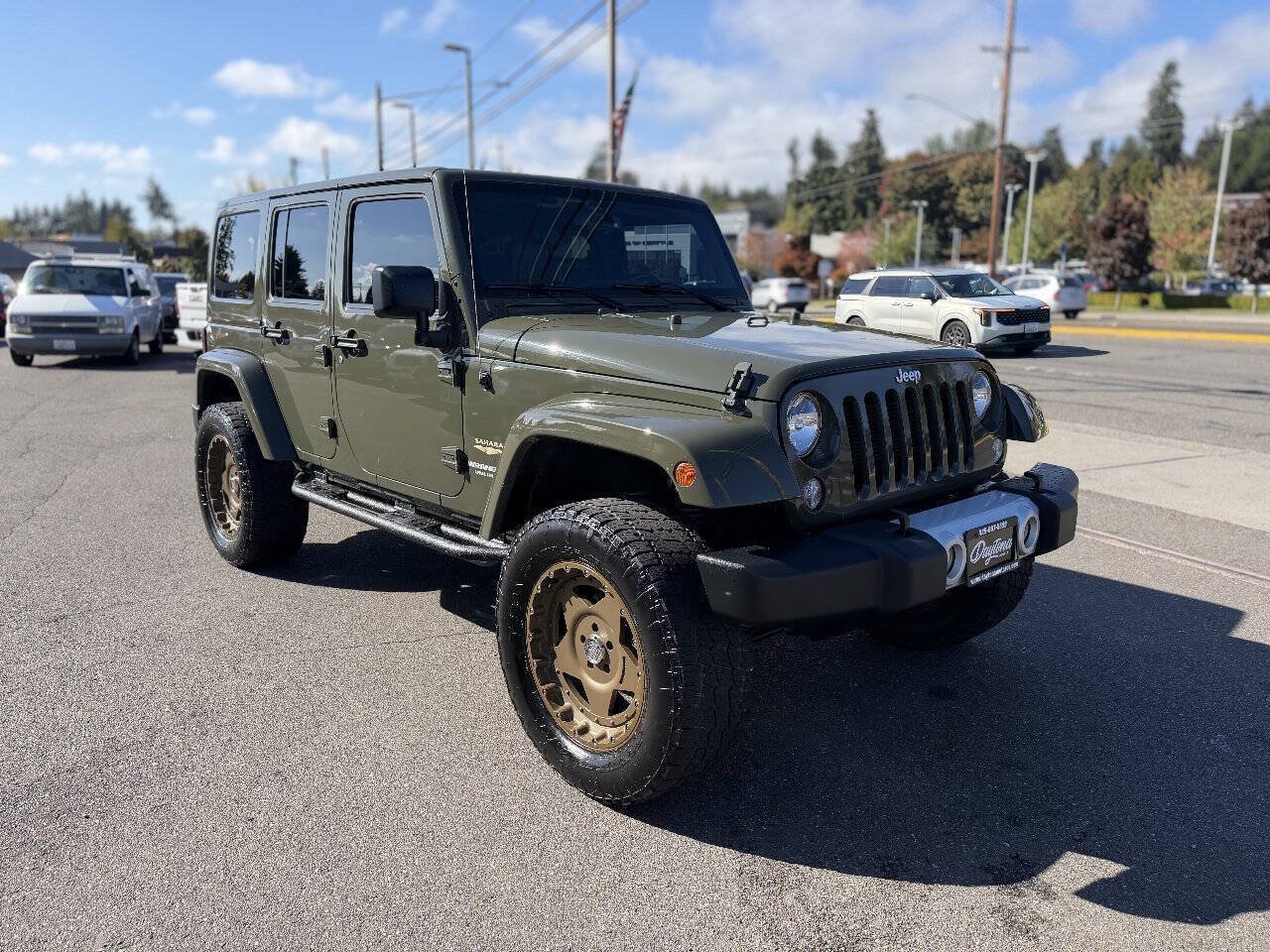 Used 2015 Jeep Wrangler Unlimited Sahara w/ Max Tow Package AWD/4WD image 11