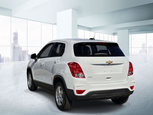 Used 2020 Chevrolet Trax LS w/ Tint and Cruise Package FWD image 3