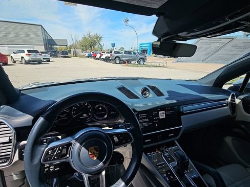 Used 2019 Porsche Cayenne E-Hybrid AWD/4WD image 16
