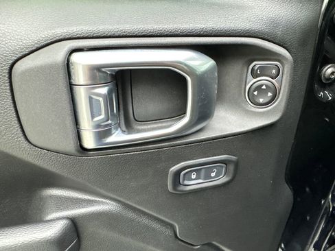 Used 2023 Jeep Wrangler Unlimited image 33