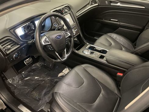 Used 2017 Ford Fusion Titanium AWD/4WD image 4