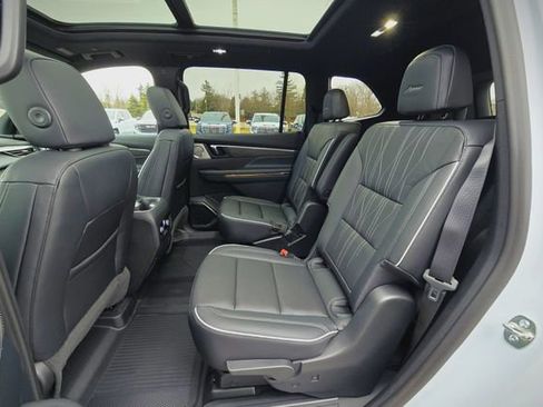 New 2026 Buick Enclave Avenir w/ Super Cruise Package FWD image 12