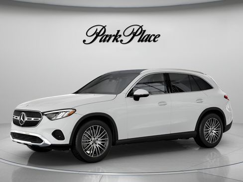 Used 2026 Mercedes-Benz GLC 300 image 2