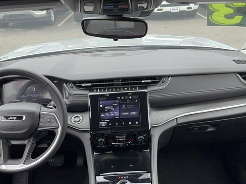 Used 2023 Jeep Grand Cherokee L Laredo AWD/4WD image 32