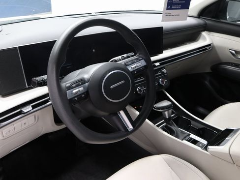 Certified 2025 Hyundai Tucson SE image 24