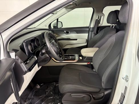 Used 2022 Kia Carnival LX image 16
