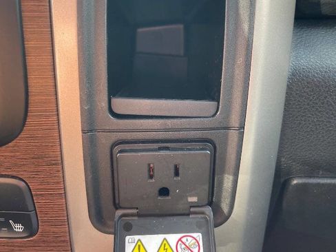 Used 2017 RAM 1500 Laramie w/ Convenience Group image 33