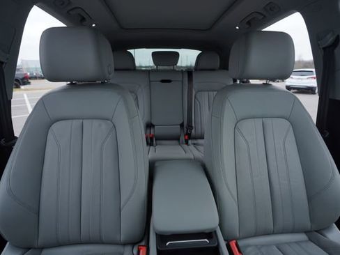 Used 2022 Audi Q5 2.0T Premium w/ Convenience Package image 34