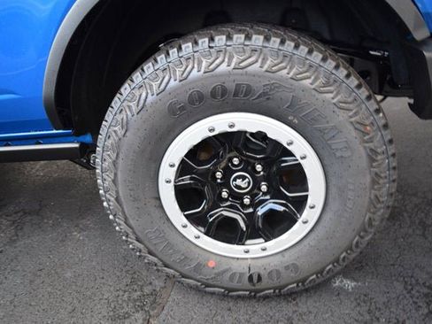 New 2025 Ford Bronco Badlands image 4