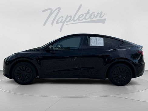 Used 2024 Tesla Model Y Long Range AWD/4WD image 2
