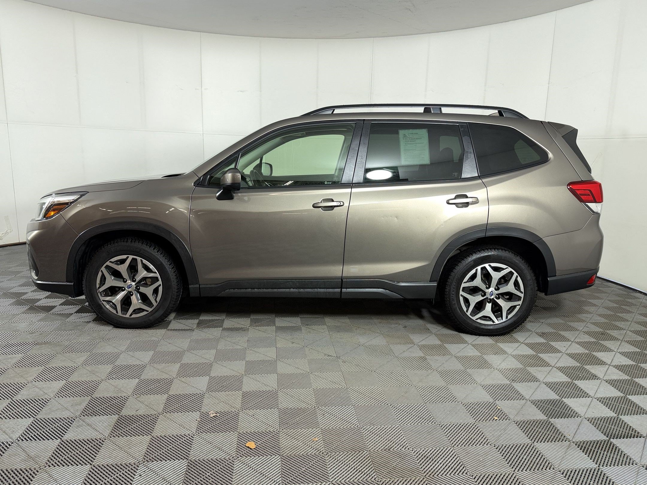 Used 2020 Subaru Forester Premium AWD/4WD image 2