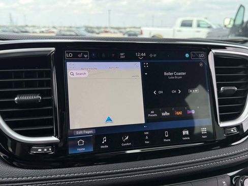 New 2026 Chrysler Pacifica Limited image 34