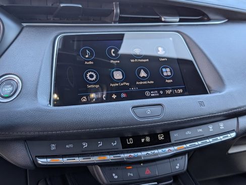 Used 2021 Cadillac XT4 Luxury w/ Cold Weather Package image 17