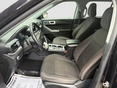 Used 2021 Ford Explorer XLT AWD/4WD image 12