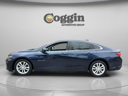 Used 2017 Chevrolet Malibu LT image 3