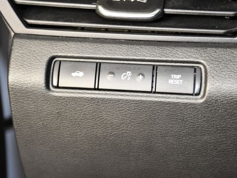 Used 2024 Nissan Altima 2.5 SR FWD image 33