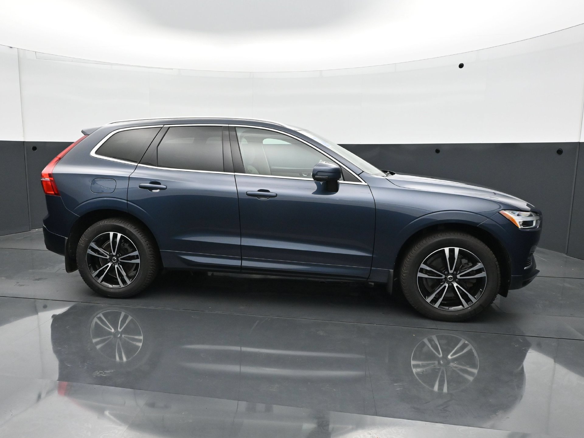 Used 2018 Volvo XC60 T8 Momentum AWD/4WD image 8