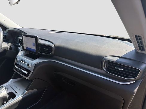 Used 2022 Ford Explorer XLT w/ Equipment Group 202A image 30