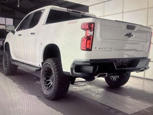 Used 2025 Chevrolet Silverado 1500 LT Trail Boss w/ Convenience Package II AWD/4WD image 8