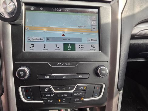 Used 2019 Ford Fusion SE image 7