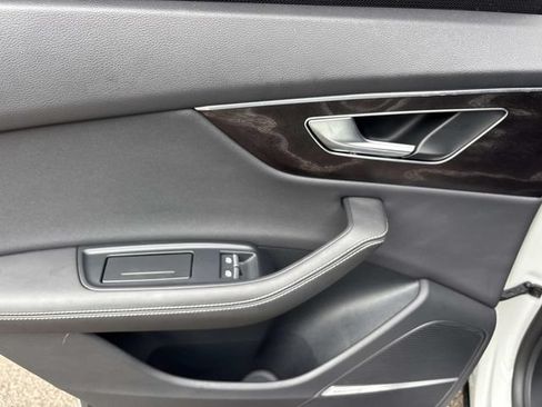 Used 2023 Audi Q8 Prestige AWD/4WD image 19