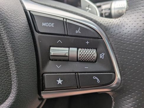 Used 2025 Genesis G70 2.5T image 10