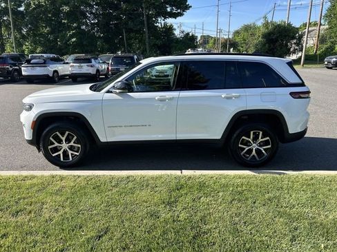 Used 2024 Jeep Grand Cherokee Limited w/ Luxury Tech Group II AWD/4WD image 5