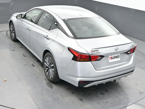 Used 2023 Nissan Altima 2.5 SV FWD image 42