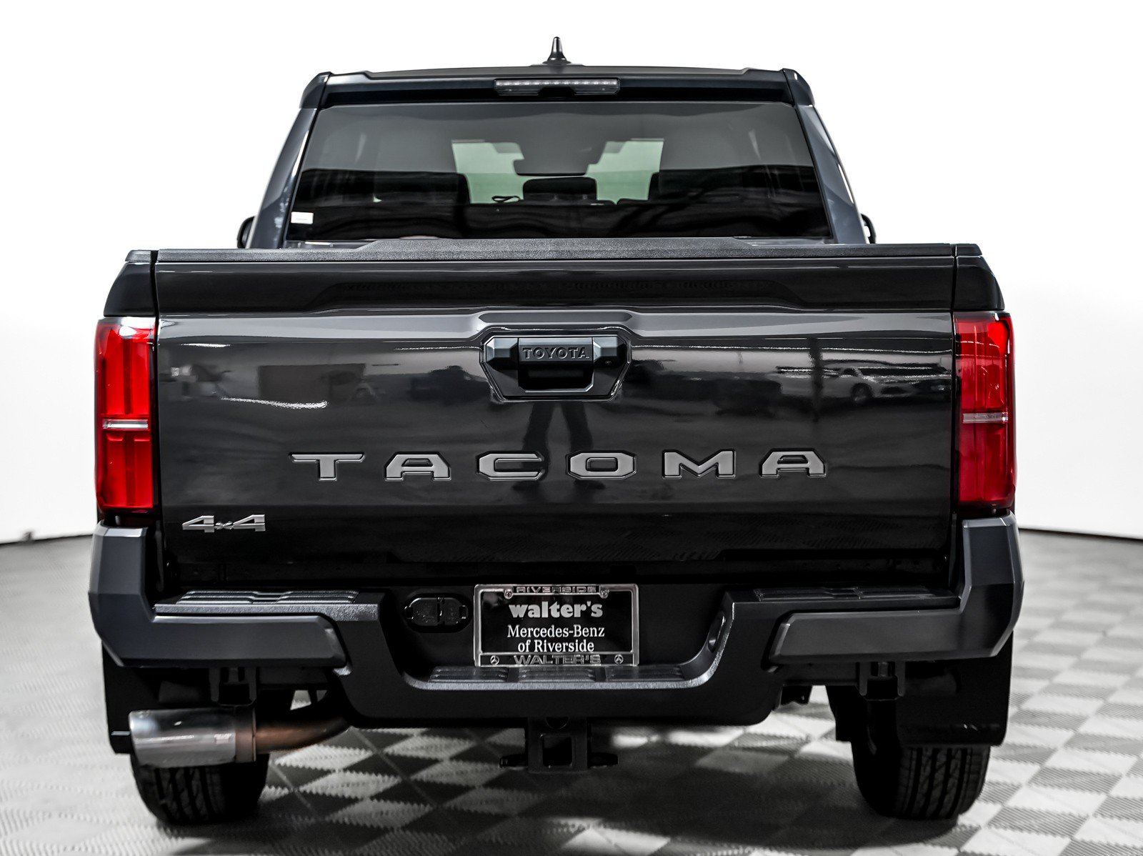 Used 2025 Toyota Tacoma SR5 AWD/4WD image 9