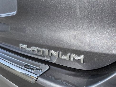 Used 2024 Toyota Highlander Platinum image 24