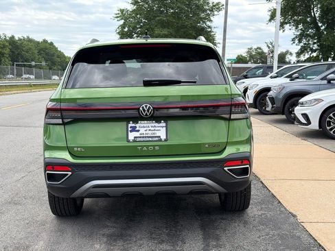 Used 2025 Volkswagen Taos SEL AWD/4WD image 7