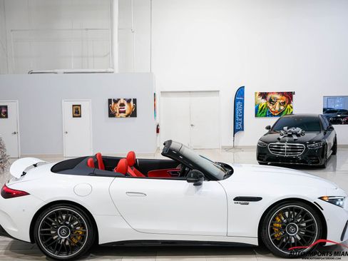 Used 2022 Mercedes-Benz SL 55 AMG 4MATIC w/ Driver Assistance Package image 47