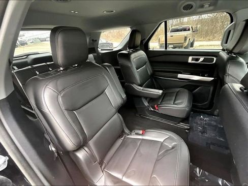 Used 2023 Ford Explorer XLT w/ Equipment Group 202A AWD/4WD image 27
