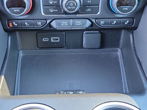 Used 2024 Chevrolet Tahoe Premier image 14