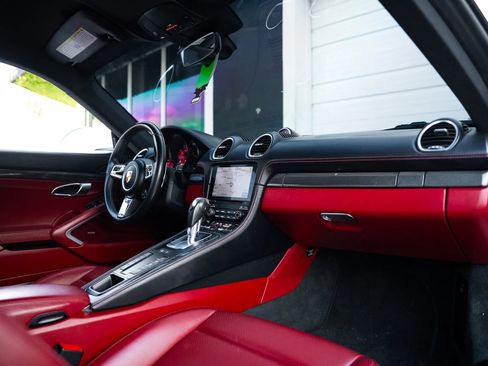 Used 2019 Porsche 718 Cayman w/ Sport Chrono Package RWD image 35