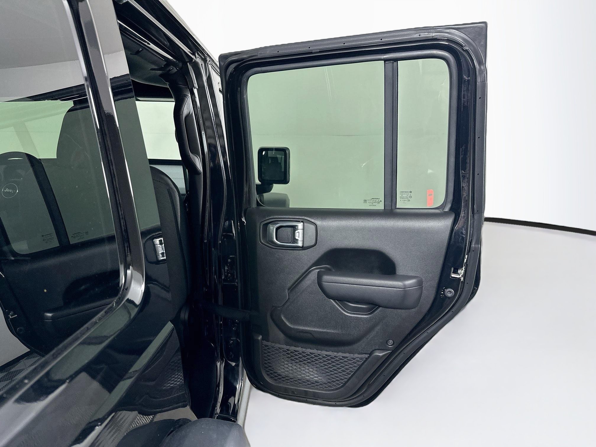Used 2024 Jeep Wrangler Unlimited AWD/4WD image 28